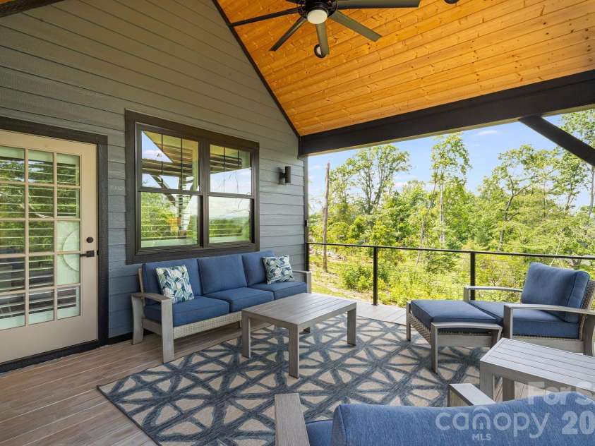 163 Northview Drive, Hendersonville, NC 28791.  MLS# CAR4390968, YatesRealty ID 29570. 