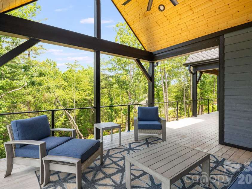 163 Northview Drive, Hendersonville, NC 28791.  MLS# CAR4390968, YatesRealty ID 29570. 