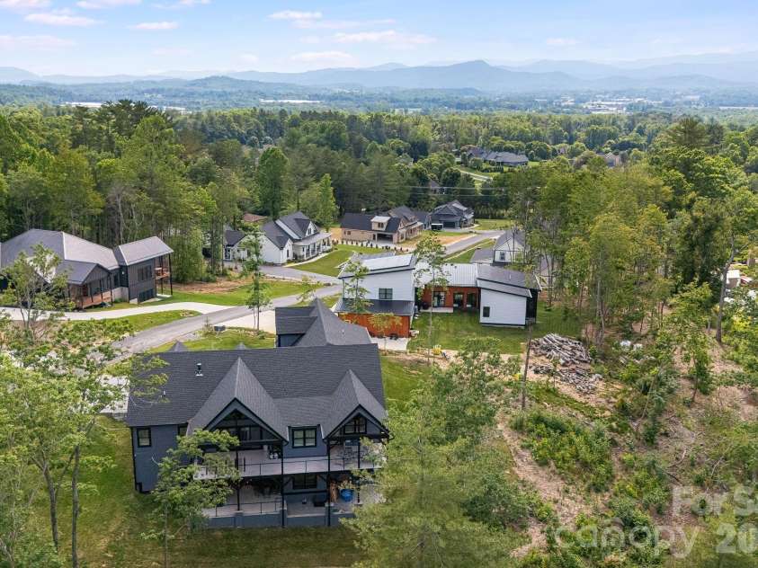 163 Northview Drive, Hendersonville, NC 28791.  MLS# CAR4390968, YatesRealty ID 29570. 