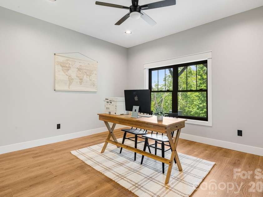 163 Northview Drive, Hendersonville, NC 28791.  MLS# CAR4390968, YatesRealty ID 29570. Office
