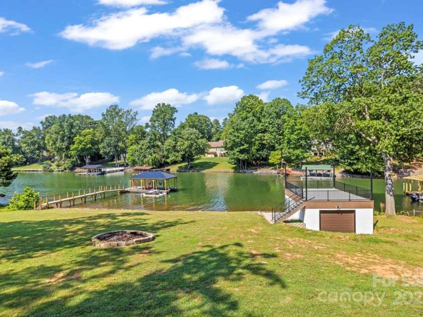 172 Honeydew Circle, Troutman, NC 28166.  MLS# CAR4277562, YatesRealty ID 29570. Great main channel view with protection from cove.