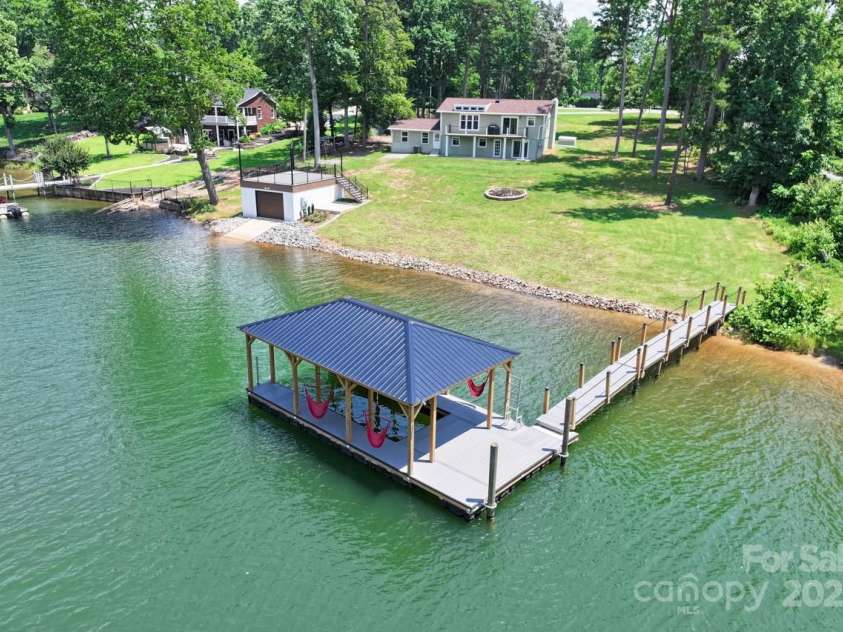 172 Honeydew Circle, Troutman, NC 28166.  MLS# CAR4277562, YatesRealty ID 29570. Huge Lake Front Lot