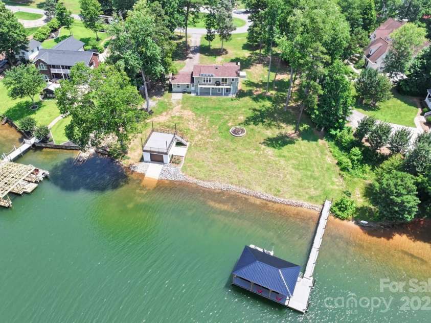 172 Honeydew Circle, Troutman, NC 28166.  MLS# CAR4277562, YatesRealty ID 29570. Huge Lake Front Lot