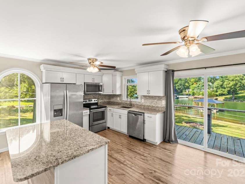 172 Honeydew Circle, Troutman, NC 28166.  MLS# CAR4277562, YatesRealty ID 29570. Open Concept Overlooking Lake Norman