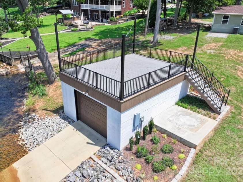 172 Honeydew Circle, Troutman, NC 28166.  MLS# CAR4277562, YatesRealty ID 29570. Roof Top Terrace overlooking Lake Norman