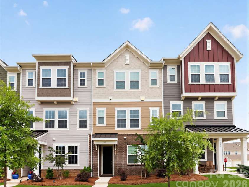 147 Morning Gap Parkway, Fort Mill, SC 29715.  MLS# CAR4389496, YatesRealty ID 29571. Lawn virtually enhanced