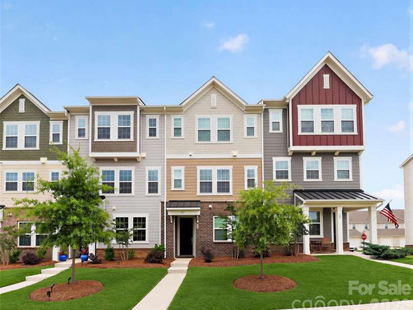 147 Morning Gap Parkway, Fort Mill, SC 29715.  MLS# CAR4389496, YatesRealty ID 29571. Lawn virtually enhanced