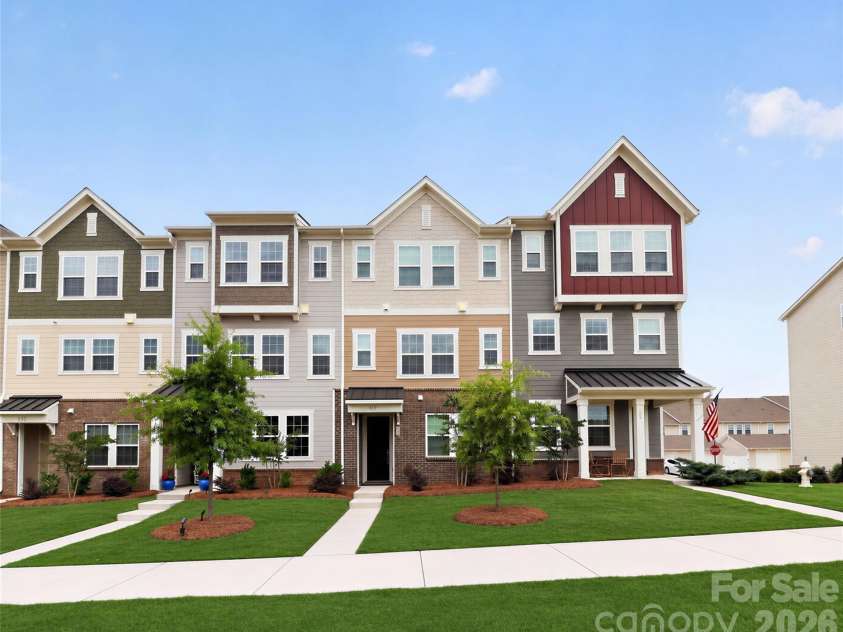 147 Morning Gap Parkway, Fort Mill, SC 29715.  MLS# CAR4389496, YatesRealty ID 29571. Lawn virtually enhanced