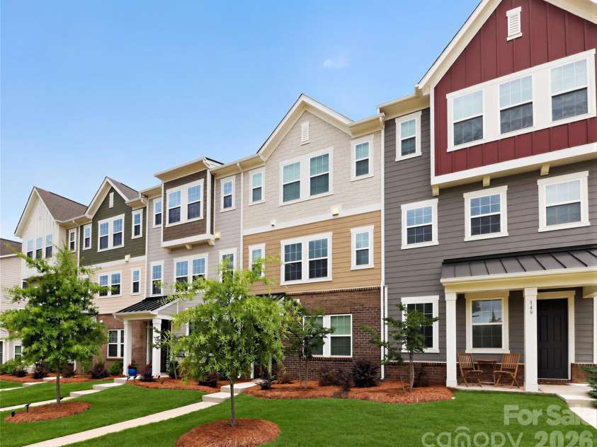 147 Morning Gap Parkway, Fort Mill, SC 29715.  MLS# CAR4389496, YatesRealty ID 29571. Lawn virtually enhanced