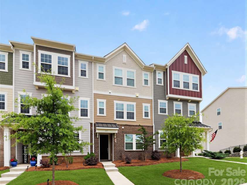 147 Morning Gap Parkway, Fort Mill, SC 29715.  MLS# CAR4389496, YatesRealty ID 29571. Lawn virtually enhanced