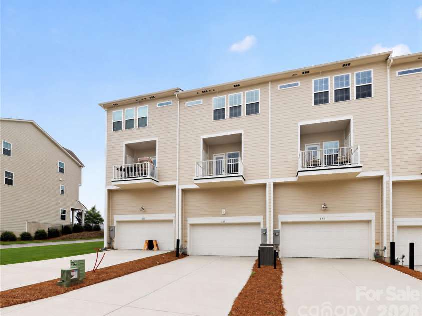147 Morning Gap Parkway, Fort Mill, SC 29715.  MLS# CAR4389496, YatesRealty ID 29571. Lawn virtually enhanced