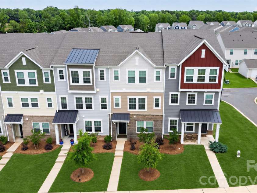 147 Morning Gap Parkway, Fort Mill, SC 29715.  MLS# CAR4389496, YatesRealty ID 29571. Lawn virtually enhanced