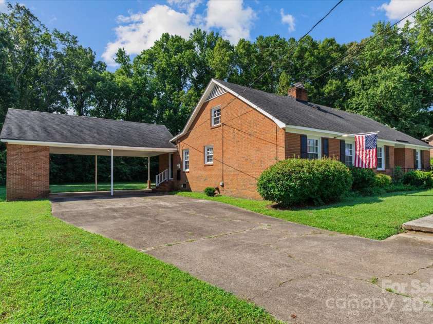 7628 Rolling Hill Road, Charlotte, NC 28227.  MLS# CAR4287580, YatesRealty ID 29571. 