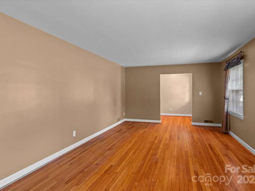 7628 Rolling Hill Road, Charlotte, NC 28227.  MLS# CAR4287580, YatesRealty ID 29571. 
