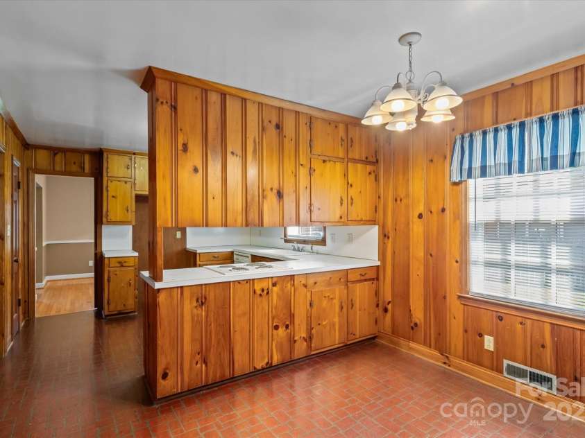 7628 Rolling Hill Road, Charlotte, NC 28227.  MLS# CAR4287580, YatesRealty ID 29571. 