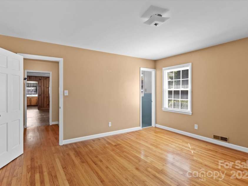 7628 Rolling Hill Road, Charlotte, NC 28227.  MLS# CAR4287580, YatesRealty ID 29571. 