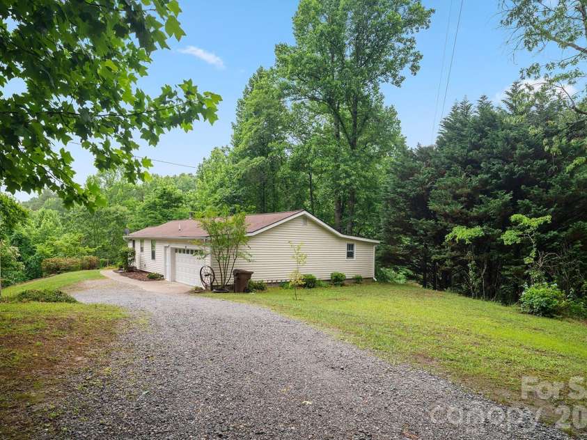 825 Gallimore Road, Flat Rock, NC 28731.  MLS# CAR4391388, YatesRealty ID 29572. 