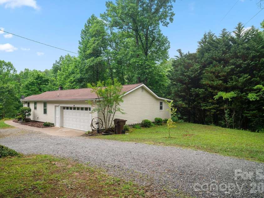825 Gallimore Road, Flat Rock, NC 28731.  MLS# CAR4391388, YatesRealty ID 29572. 