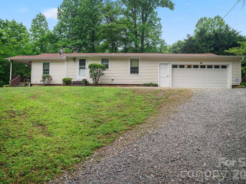825 Gallimore Road, Flat Rock, NC 28731.  MLS# CAR4391388, YatesRealty ID 29572. 