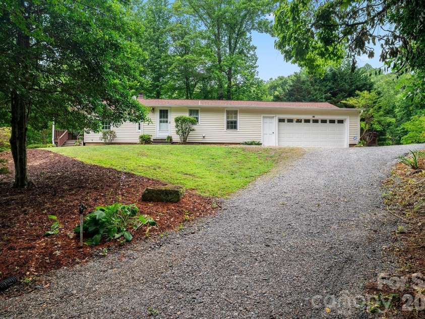 825 Gallimore Road, Flat Rock, NC 28731.  MLS# CAR4391388, YatesRealty ID 29572. 