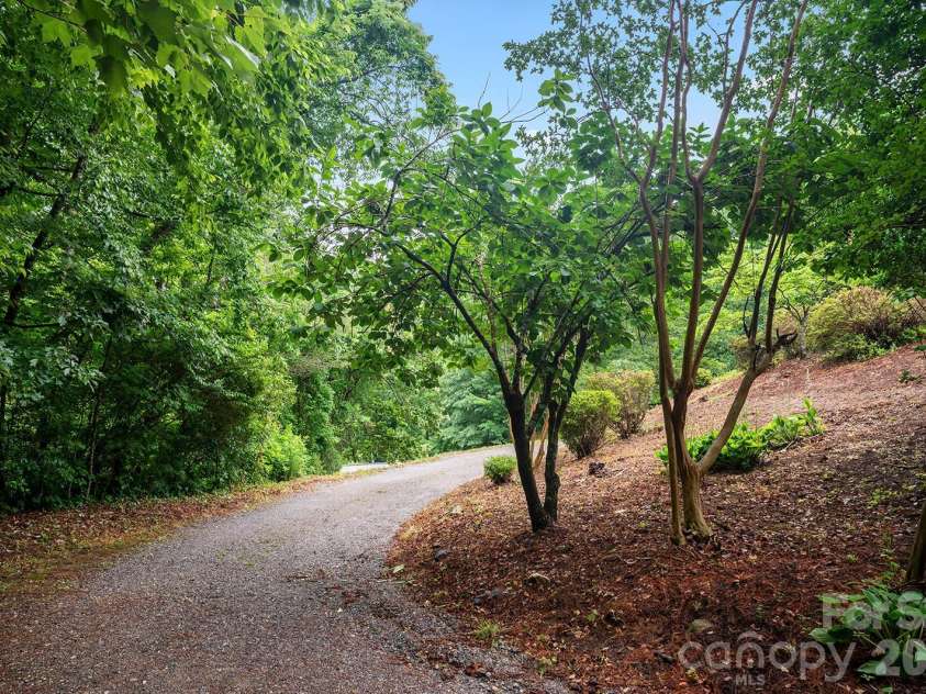 825 Gallimore Road, Flat Rock, NC 28731.  MLS# CAR4391388, YatesRealty ID 29572. 