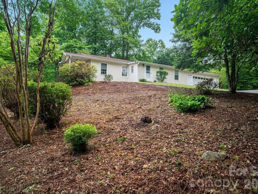 825 Gallimore Road, Flat Rock, NC 28731.  MLS# CAR4391388, YatesRealty ID 29572. 