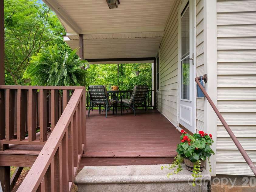 825 Gallimore Road, Flat Rock, NC 28731.  MLS# CAR4391388, YatesRealty ID 29572. 