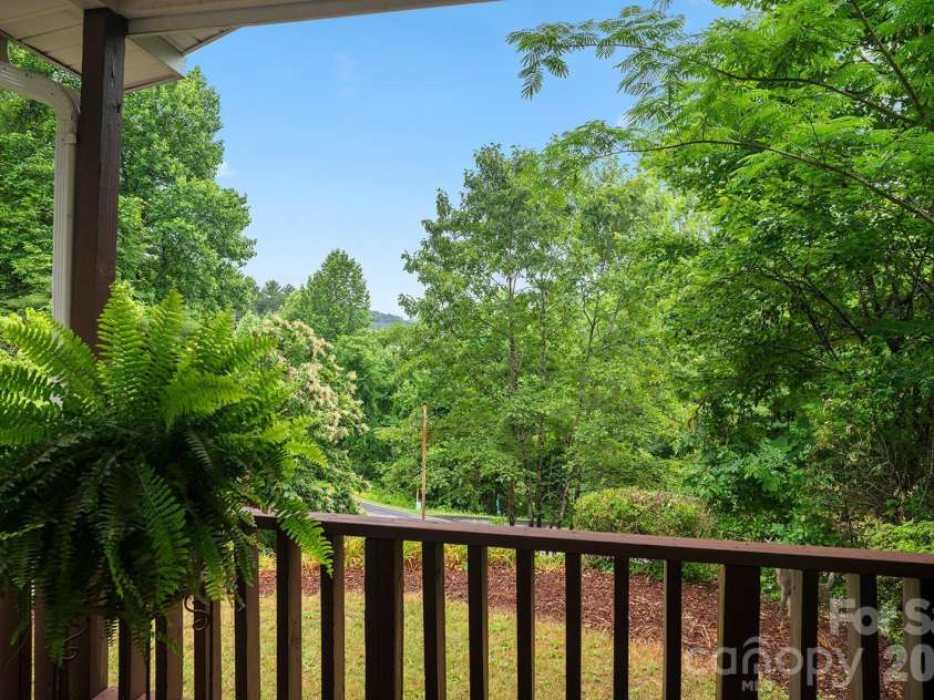 825 Gallimore Road, Flat Rock, NC 28731.  MLS# CAR4391388, YatesRealty ID 29572. 