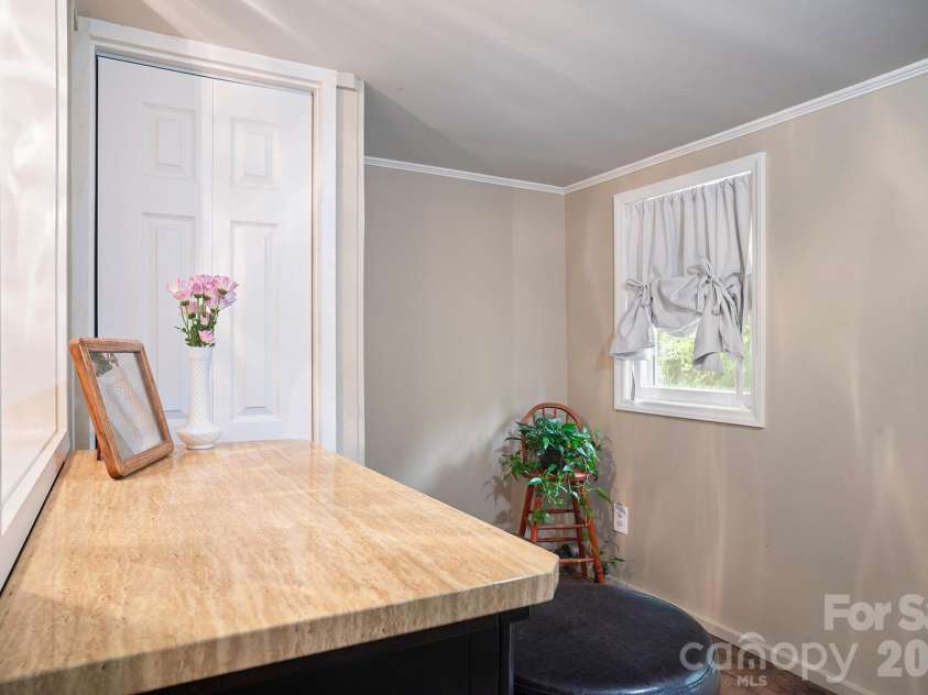 825 Gallimore Road, Flat Rock, NC 28731.  MLS# CAR4391388, YatesRealty ID 29572. 