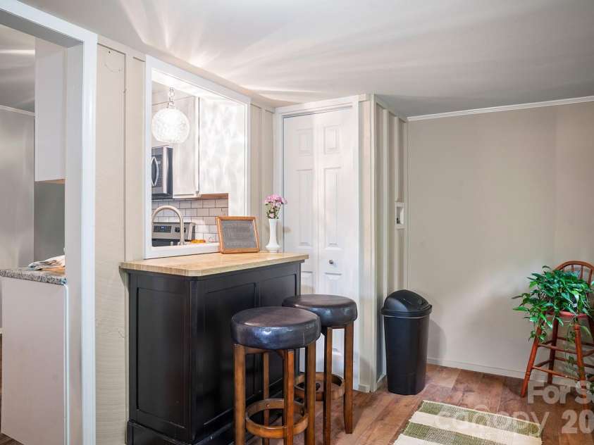 825 Gallimore Road, Flat Rock, NC 28731.  MLS# CAR4391388, YatesRealty ID 29572. 