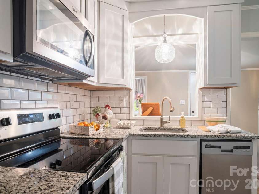 825 Gallimore Road, Flat Rock, NC 28731.  MLS# CAR4391388, YatesRealty ID 29572. 
