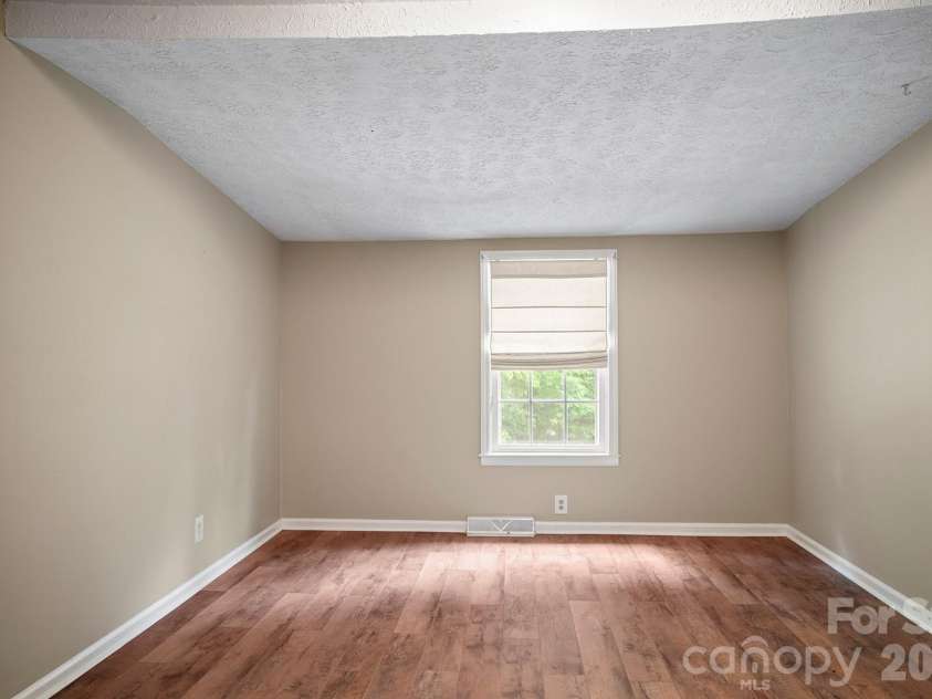 825 Gallimore Road, Flat Rock, NC 28731.  MLS# CAR4391388, YatesRealty ID 29572. 