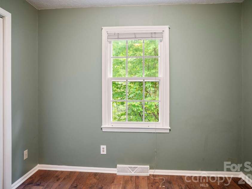 825 Gallimore Road, Flat Rock, NC 28731.  MLS# CAR4391388, YatesRealty ID 29572. 