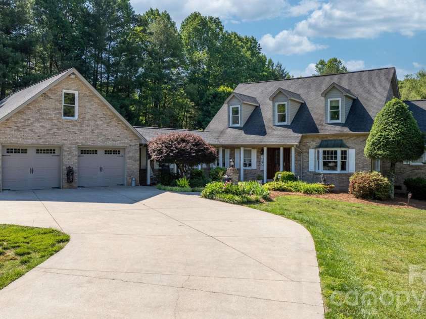 401 Redwood Court, Lenoir, NC 28645.  MLS# CAR4383184, YatesRealty ID 29573. 