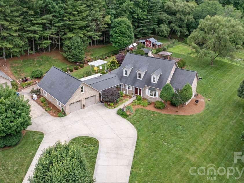 401 Redwood Court, Lenoir, NC 28645.  MLS# CAR4383184, YatesRealty ID 29573. 