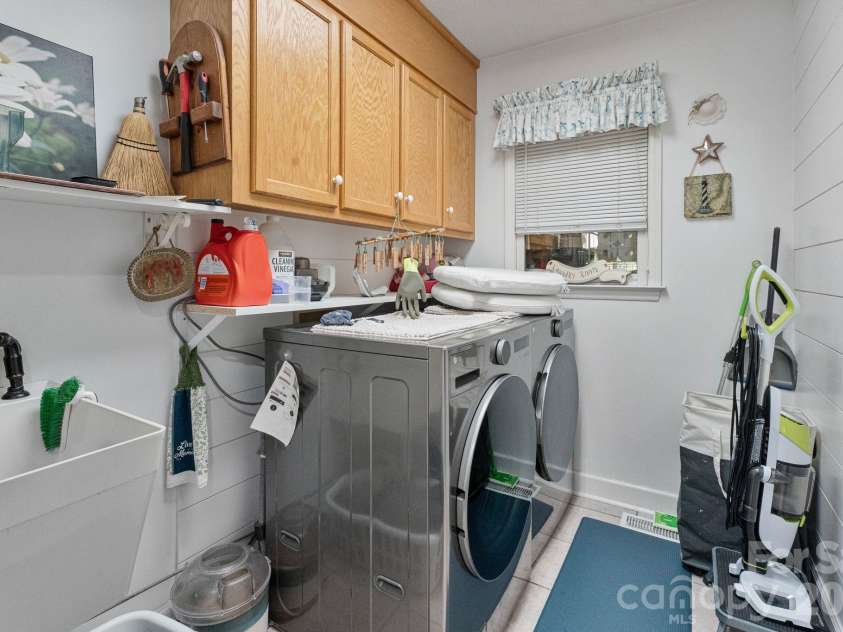 401 Redwood Court, Lenoir, NC 28645.  MLS# CAR4383184, YatesRealty ID 29573. 