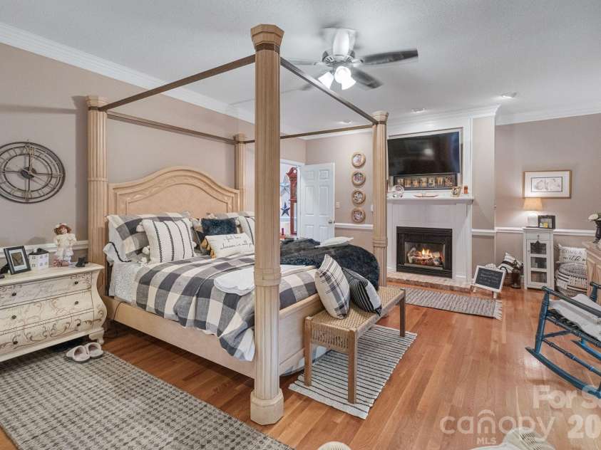401 Redwood Court, Lenoir, NC 28645.  MLS# CAR4383184, YatesRealty ID 29573. 