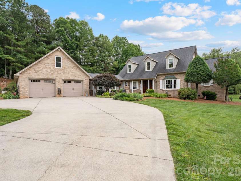 401 Redwood Court, Lenoir, NC 28645.  MLS# CAR4383184, YatesRealty ID 29573. 