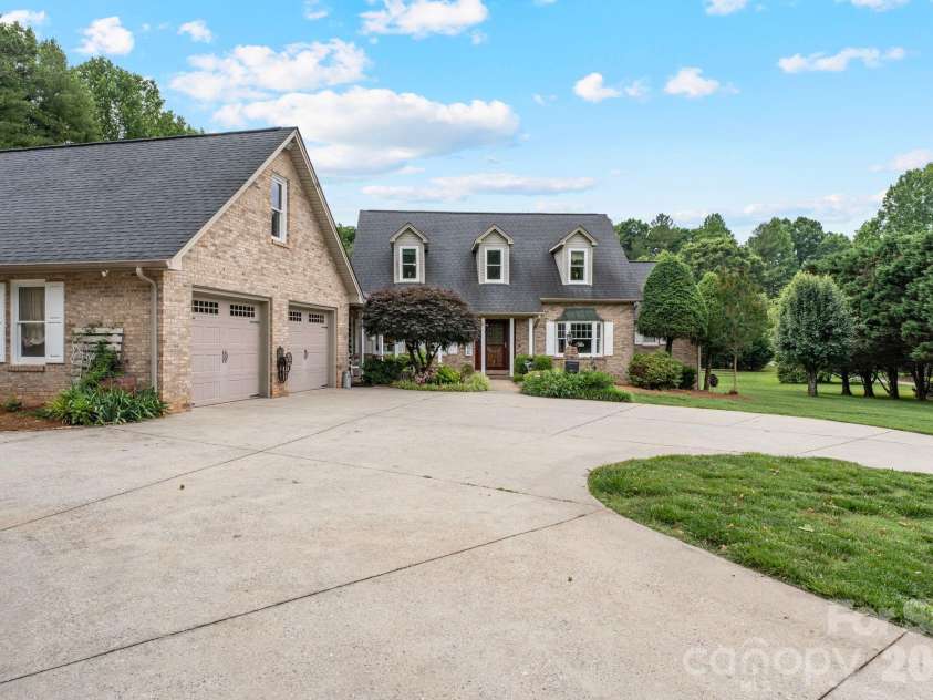401 Redwood Court, Lenoir, NC 28645.  MLS# CAR4383184, YatesRealty ID 29573. 