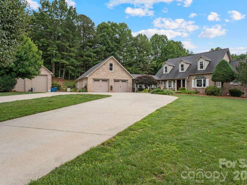 401 Redwood Court, Lenoir, NC 28645.  MLS# CAR4383184, YatesRealty ID 29573. 