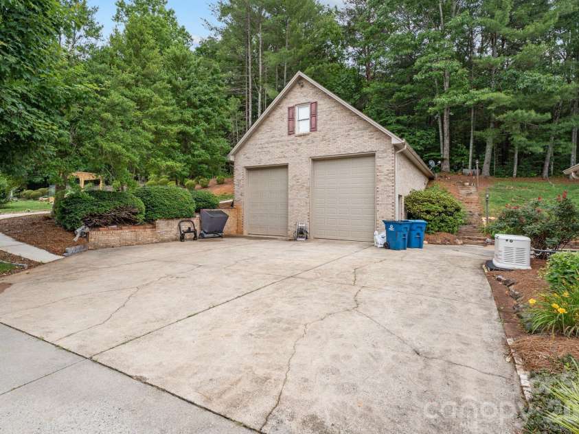 401 Redwood Court, Lenoir, NC 28645.  MLS# CAR4383184, YatesRealty ID 29573. 