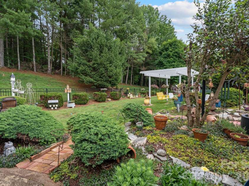 401 Redwood Court, Lenoir, NC 28645.  MLS# CAR4383184, YatesRealty ID 29573. 