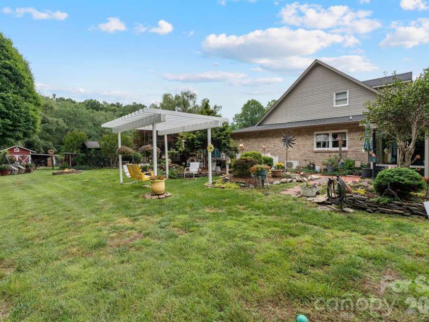401 Redwood Court, Lenoir, NC 28645.  MLS# CAR4383184, YatesRealty ID 29573. 