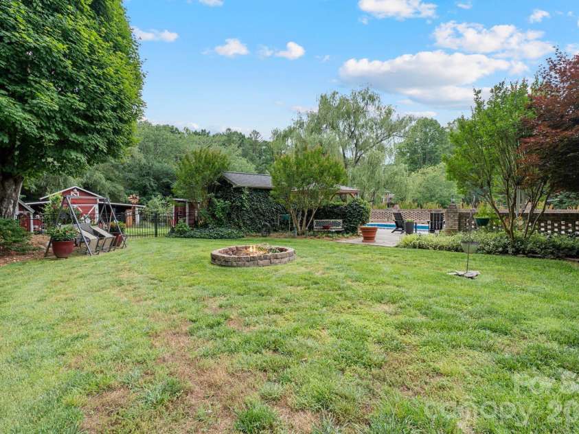 401 Redwood Court, Lenoir, NC 28645.  MLS# CAR4383184, YatesRealty ID 29573. 
