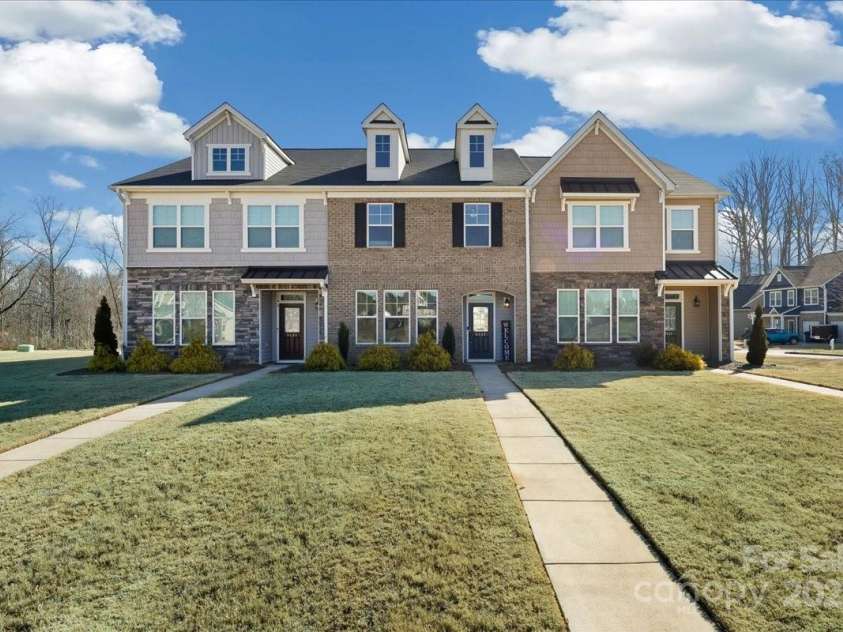 5821 Crestlawn Court, Pfafftown, NC 27040.  MLS# CAR4230431, YatesRealty ID 29574. 