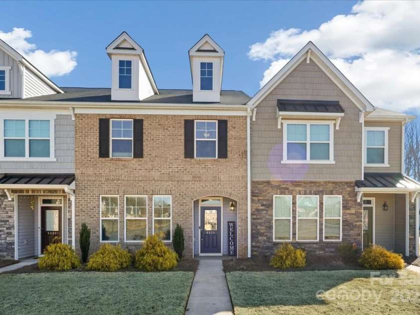 5821 Crestlawn Court, Pfafftown, NC 27040.  MLS# CAR4230431, YatesRealty ID 29574. 