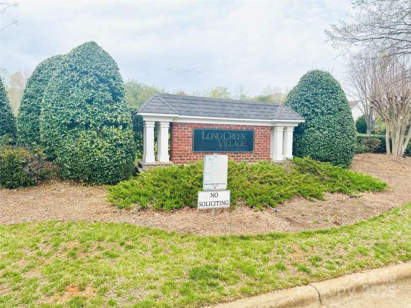 5821 Crestlawn Court, Pfafftown, NC 27040.  MLS# CAR4230431, YatesRealty ID 29574. 