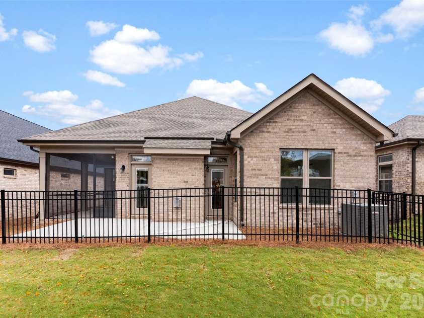 415 Newstyle Way, Gastonia, NC 28056.  MLS# CAR4389199, YatesRealty ID 29575. 