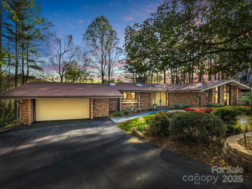 8 Greenbriar Woods Circle, Etowah, NC 28729.  MLS# CAR4247611, YatesRealty ID 29575. 
