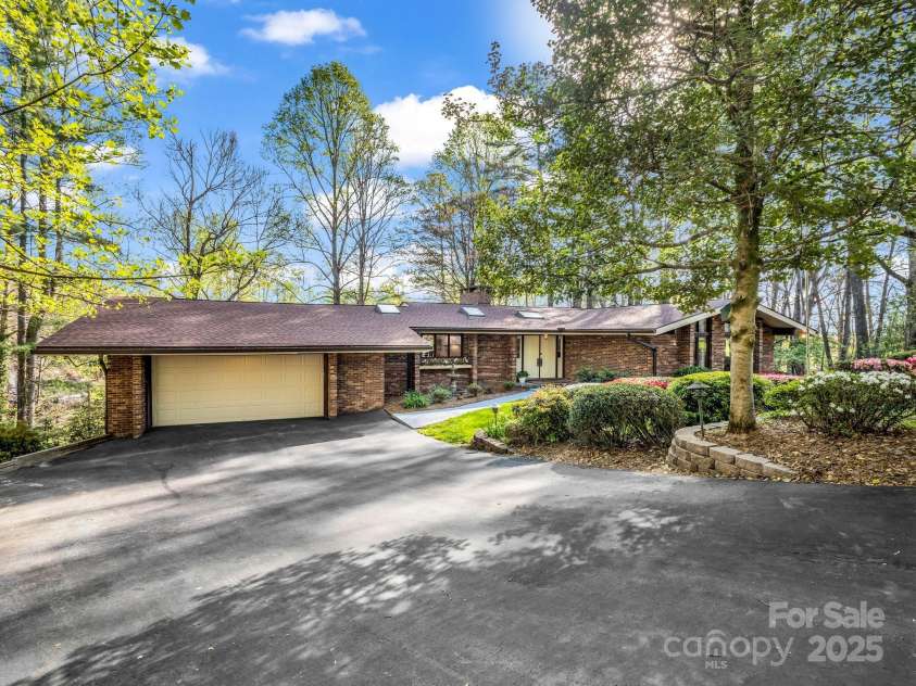 8 Greenbriar Woods Circle, Etowah, NC 28729.  MLS# CAR4247611, YatesRealty ID 29575. 